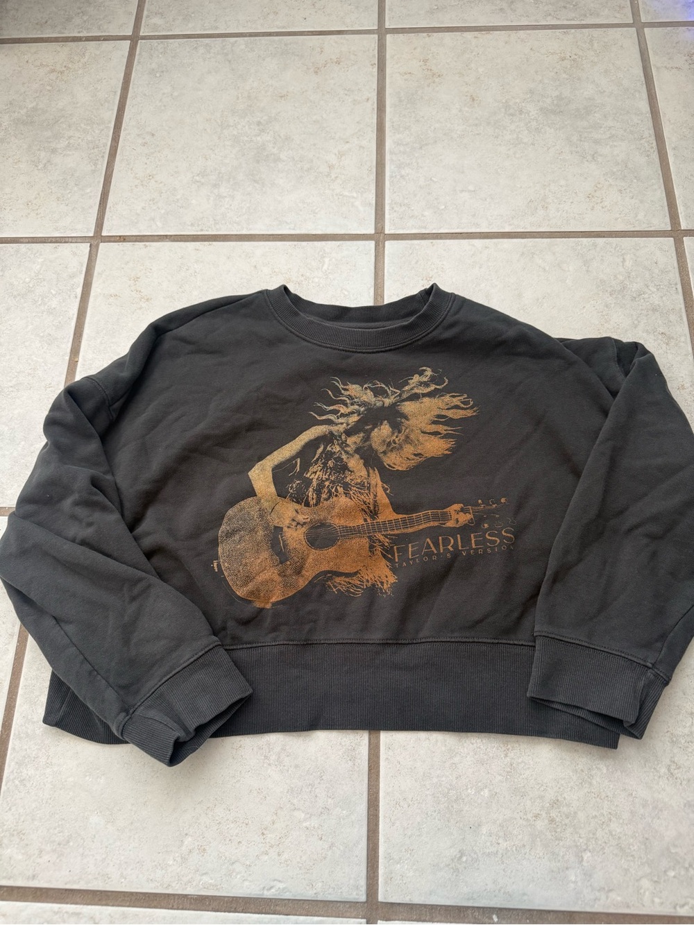 Taylor Swift Black Crewneck Sweatshirt with Gold Guitar 'Fearless' Graphic